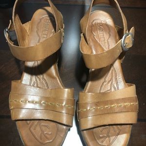 Size 11 Born wedge sandals